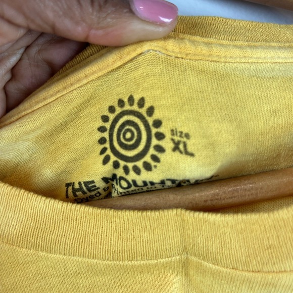 The Mountain Yellow Rescues Are My Favorite Breed Mens Graphic Tee XL - Picture 4 of 6